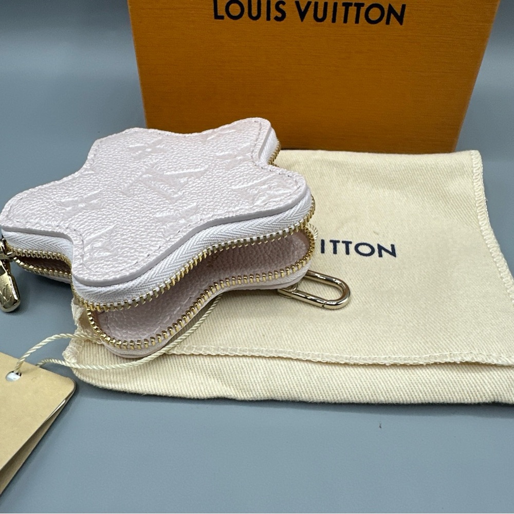 Louis Vuitton Spark Coin purse SNOWY PEARL. - Picture 6 of 7